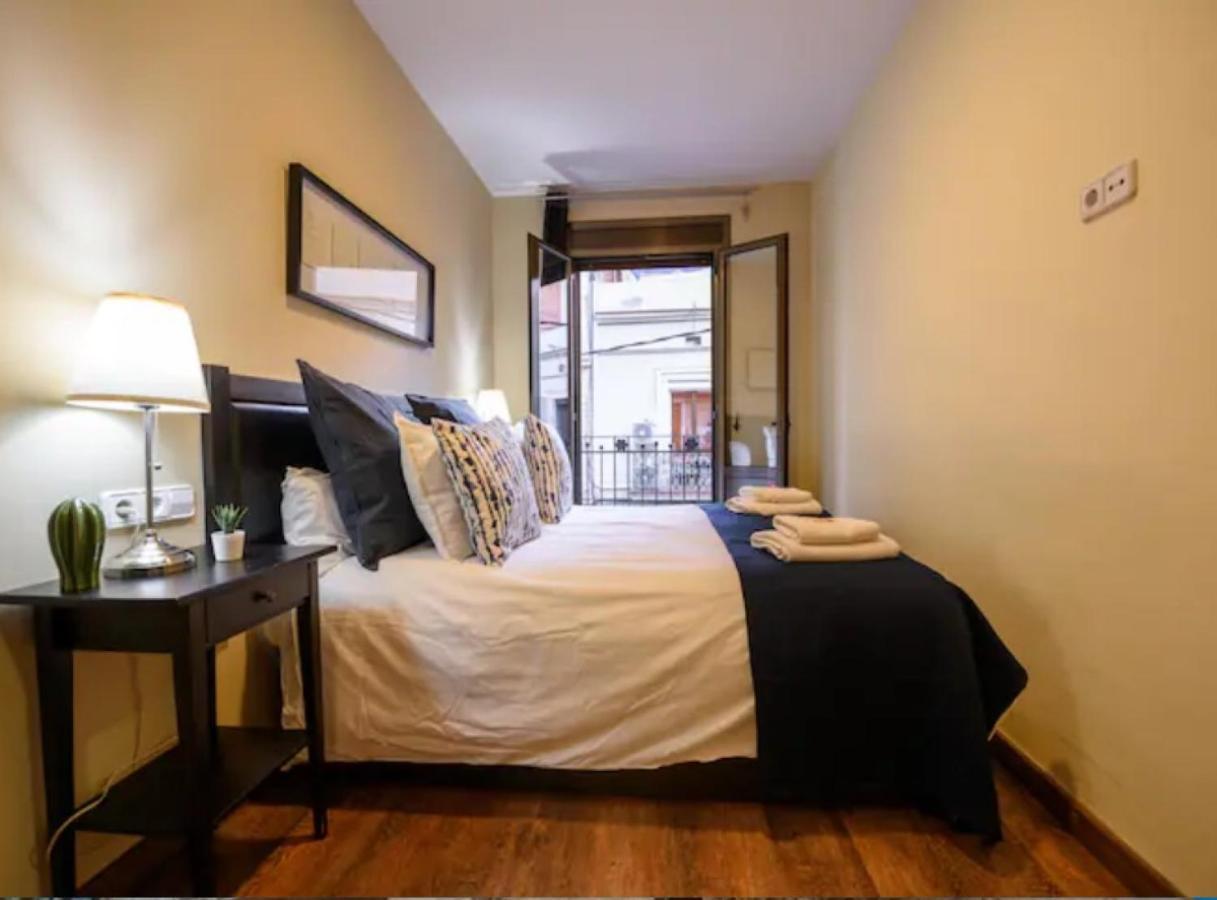 Ramblasrentals Cozy Renovated 2Br With Balcony Lift 20M Rambla - Parking - Wifi Барселона Екстериор снимка
